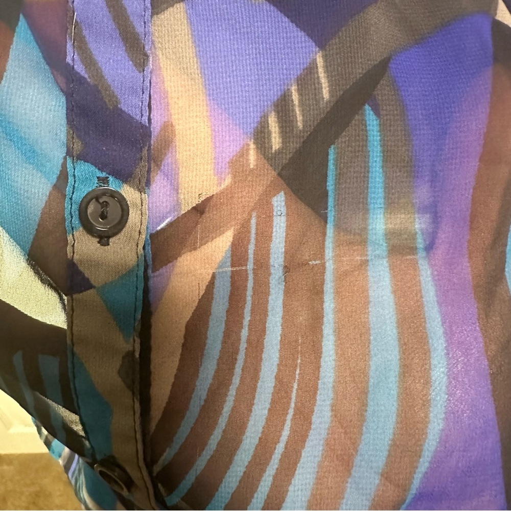 East 5th Woman blue black multi color button down shear top. Size 1X. Good. - Picture 6 of 6